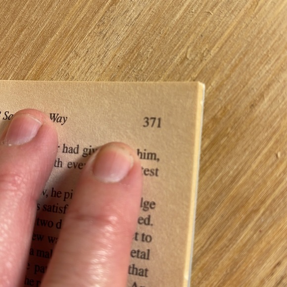 📚2/$14; 3/$16; 4/$18; 5/$20 ADD $2 for any additional books! ENJOY📚📚📚 - Picture 7 of 9